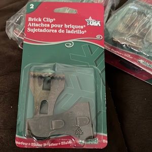 BRICK CLIPS -NWT